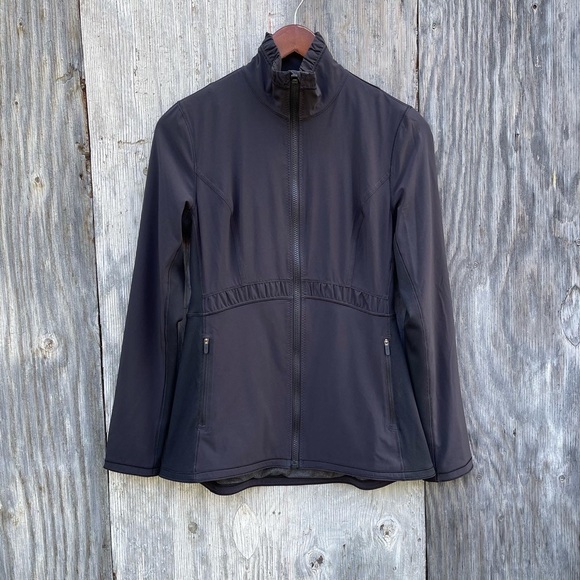 SOLD Lululemon Black Lined Zip Up Ruched Back Panel Jacket - Picture 4 of 10